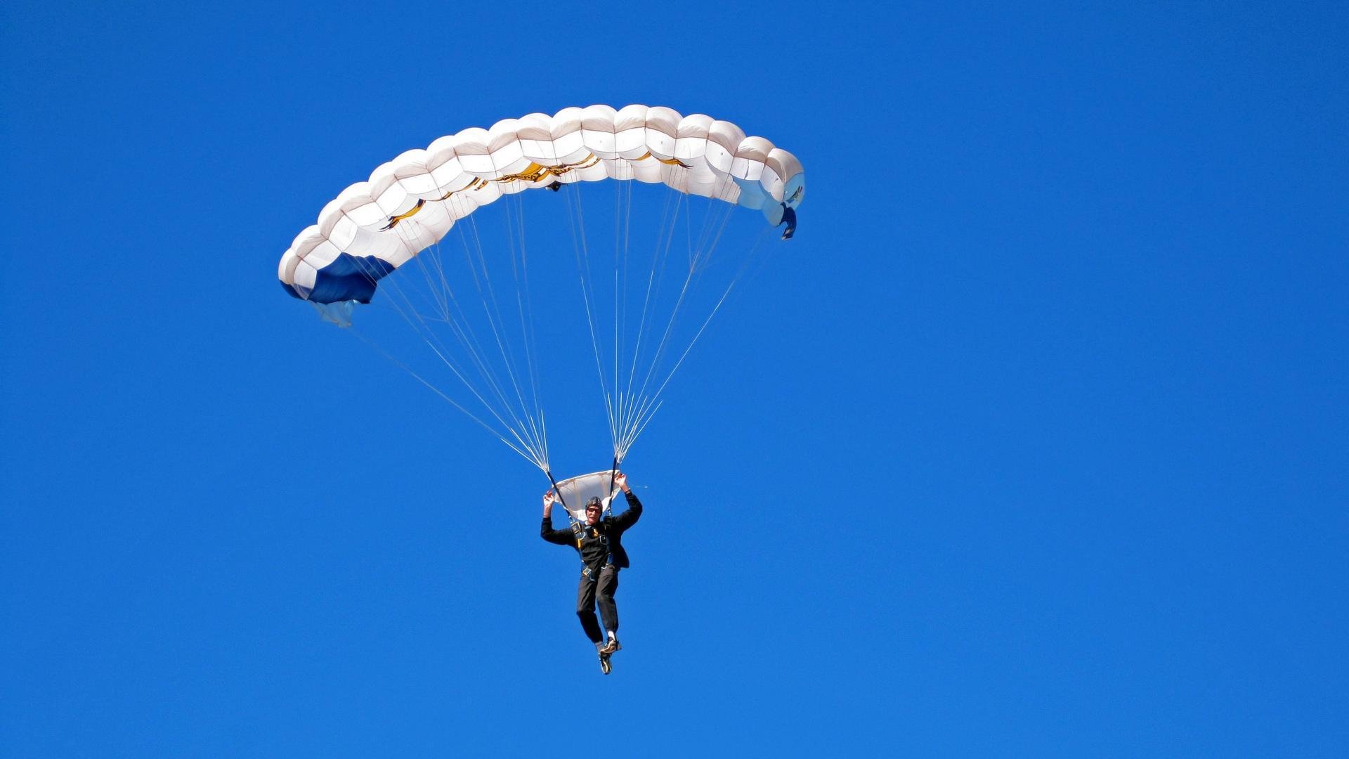 曼城豪取三连胜，福登与哈兰德引领球队迈向欧冠荣耀，曼城引进哈兰德